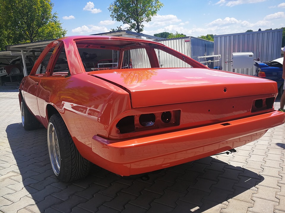 Opel Manta B karosszéria fényezés után